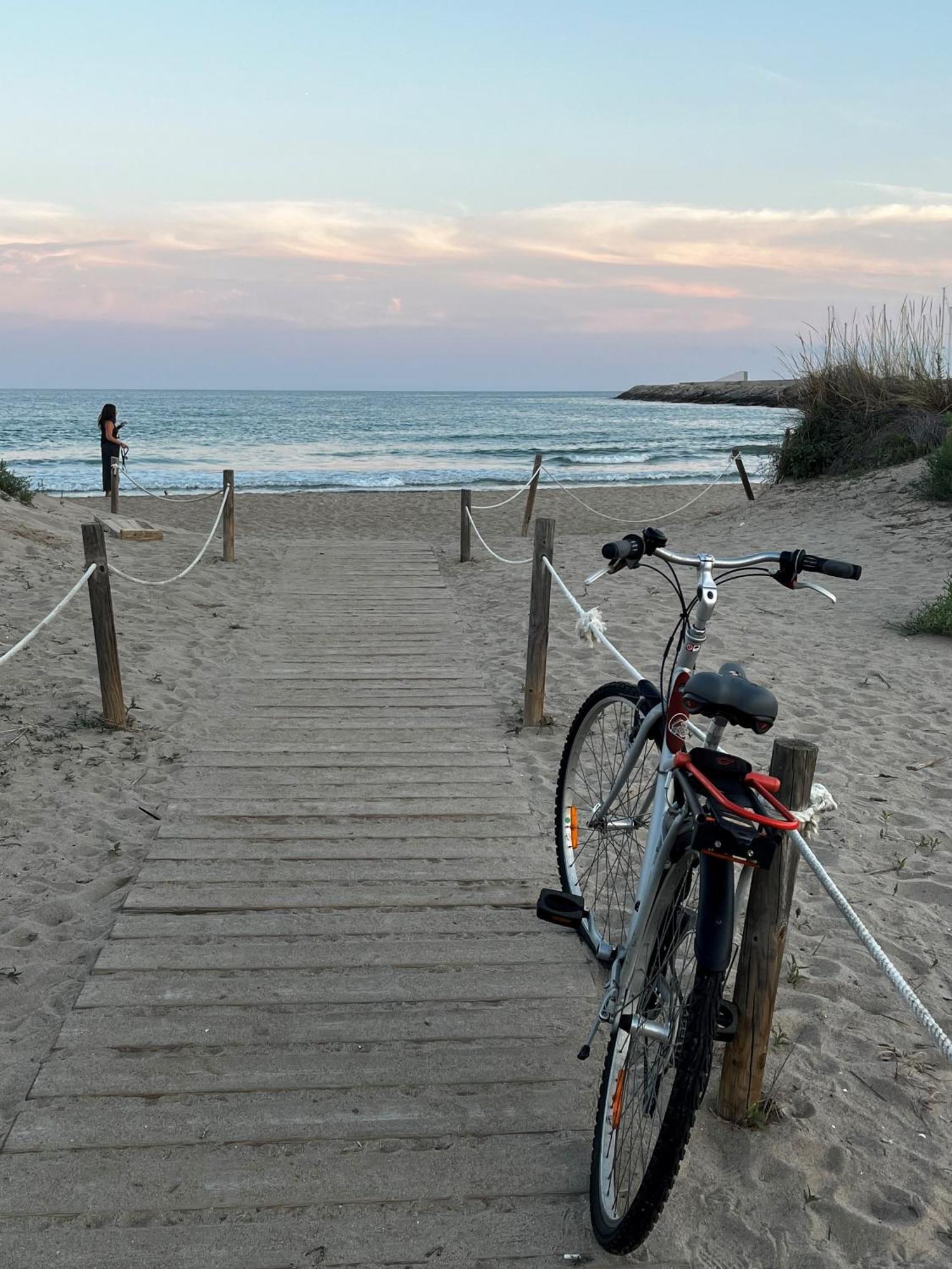 Acogedor Y Amplio Apartamento Familiar A Pie De Playa 카라펠 외부 사진